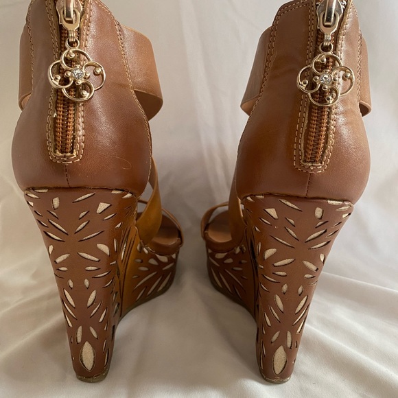 Charming Charlie Brown Laser Cut Wedges - Picture 4 of 8